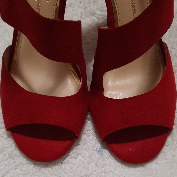 Jessica Simpson Strappy Red Heels - Picture 6 of 8